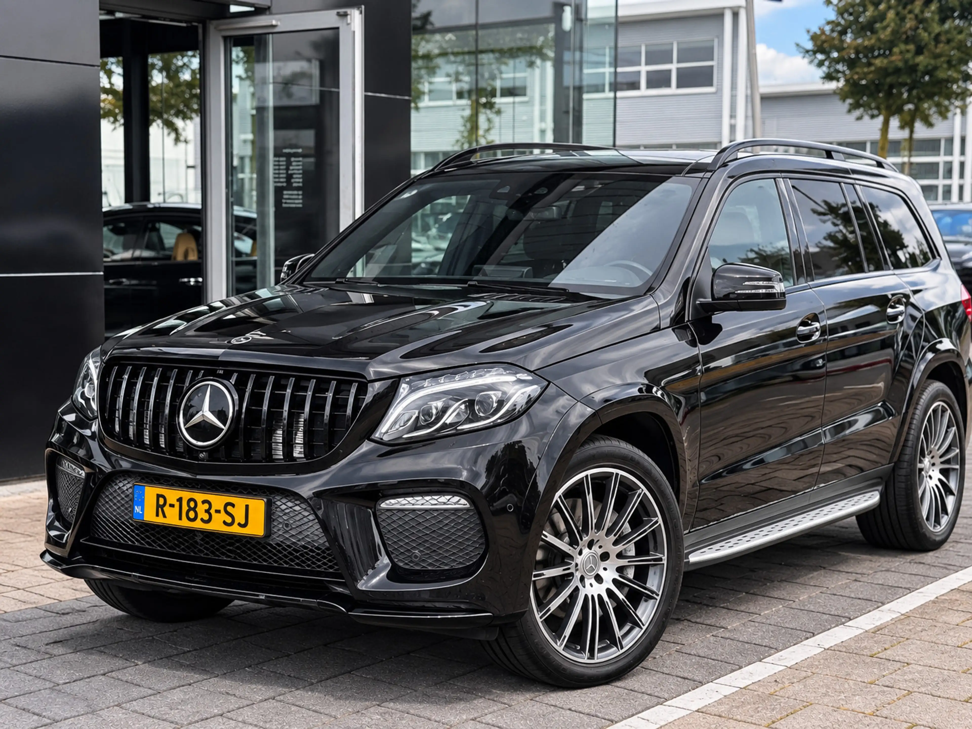 Mercedes-Benz GLS 350 d 4MATIC — photo 2