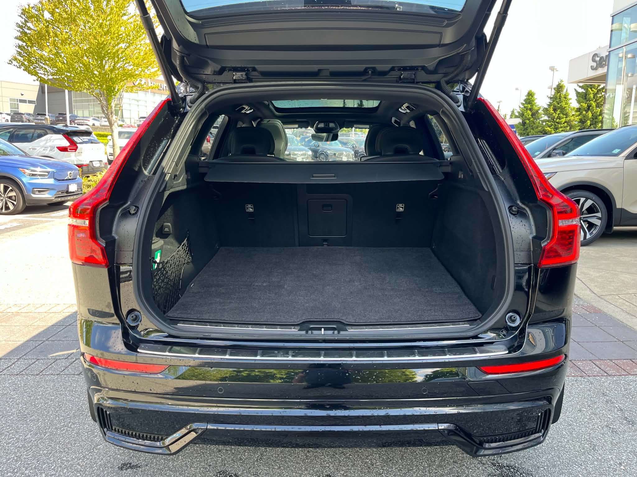 2025 Volvo XC60 B5 AWD Ultra Black Edition thumb 17