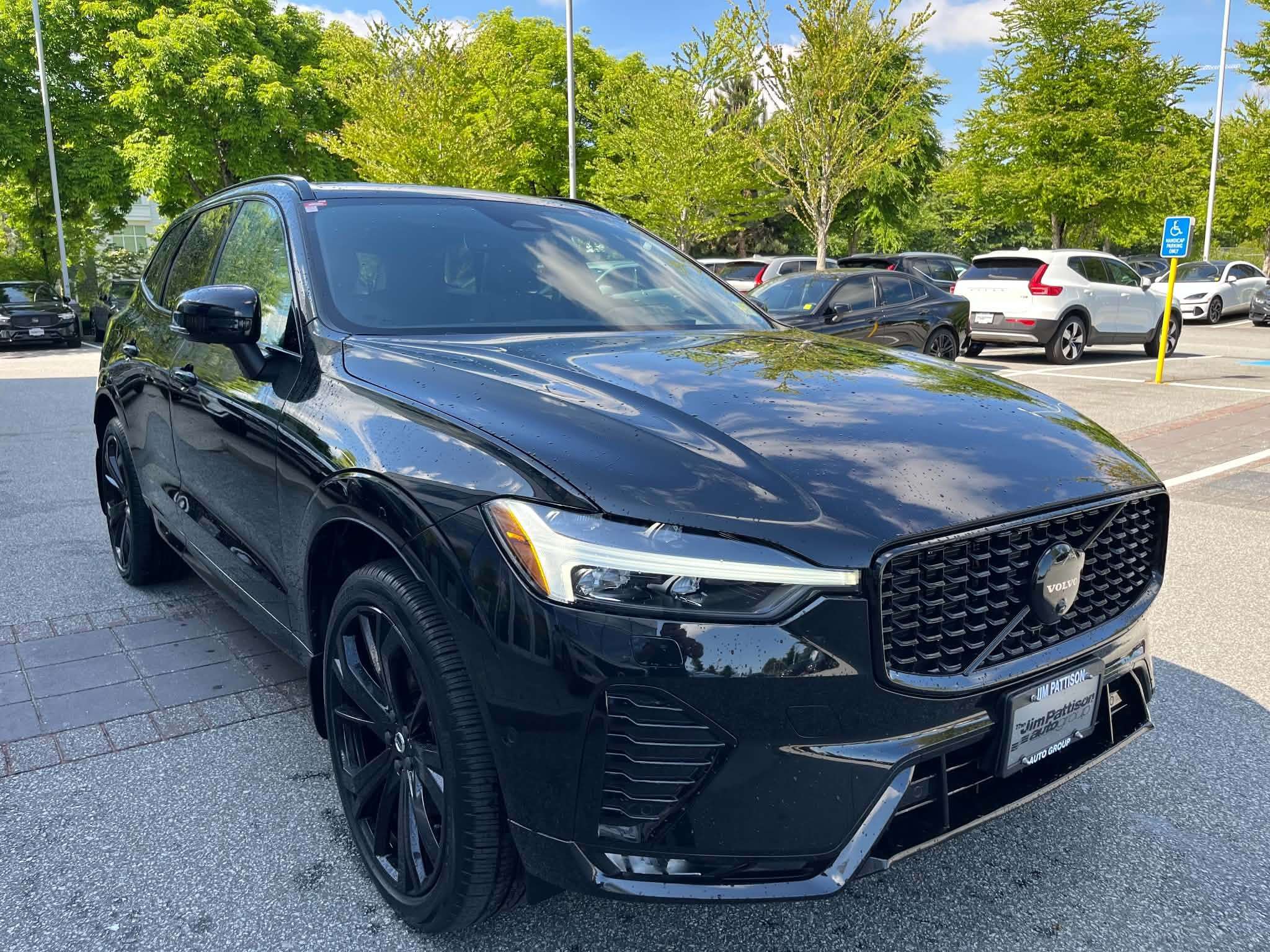 2025 Volvo XC60 B5 AWD Ultra Black Edition thumb 7