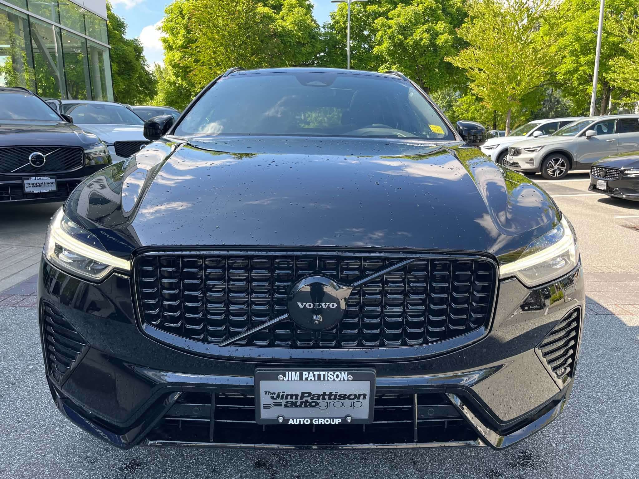 2025 Volvo XC60 B5 AWD Ultra Black Edition thumb 8