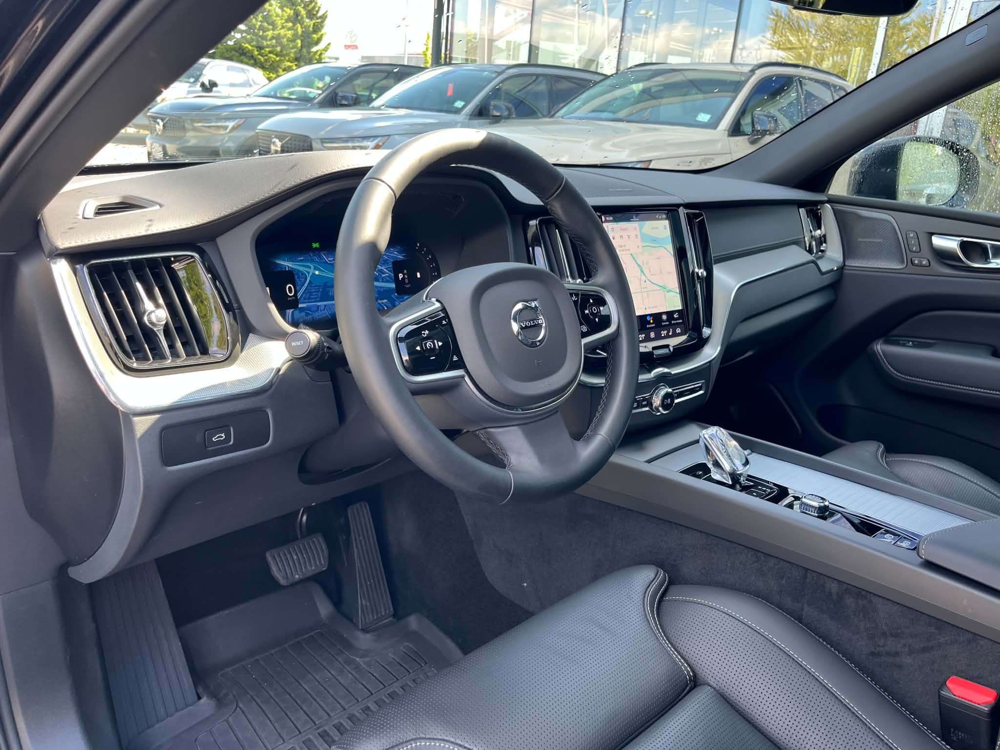2025 Volvo XC60 B5 AWD Ultra Black Edition thumb 11