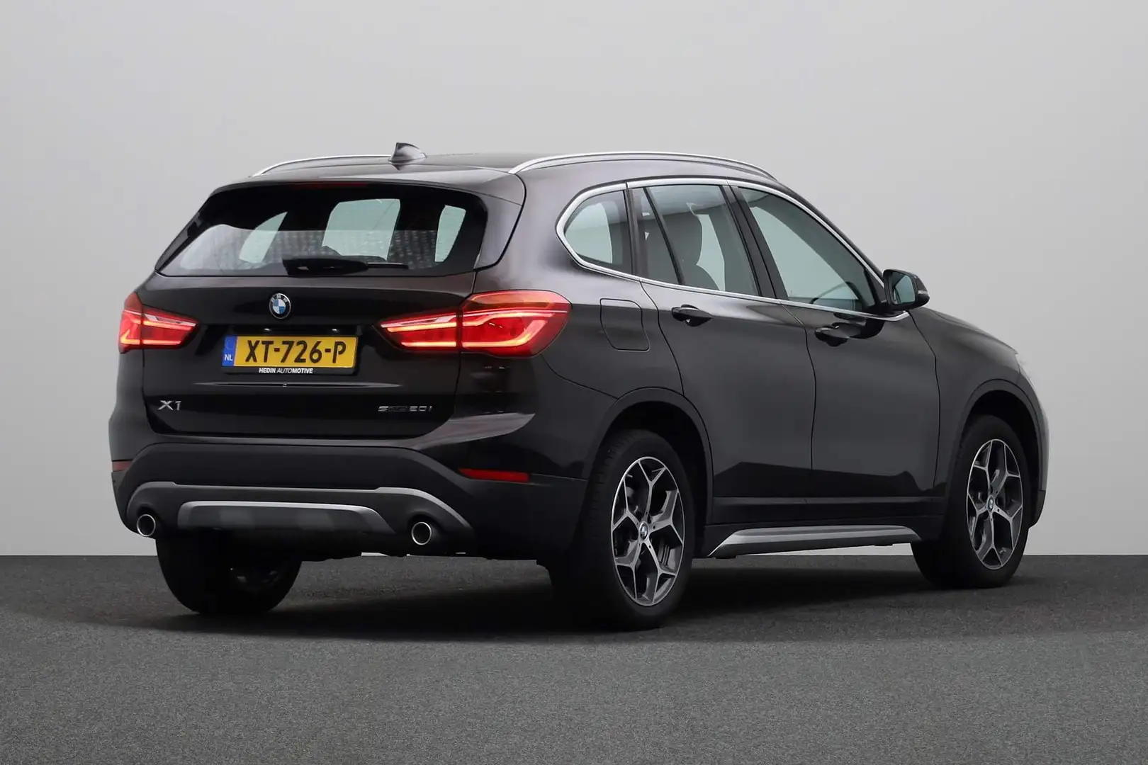 BMW X1 sDrive20i Orange Edition III | xLine | Achteruitri Braun - 2