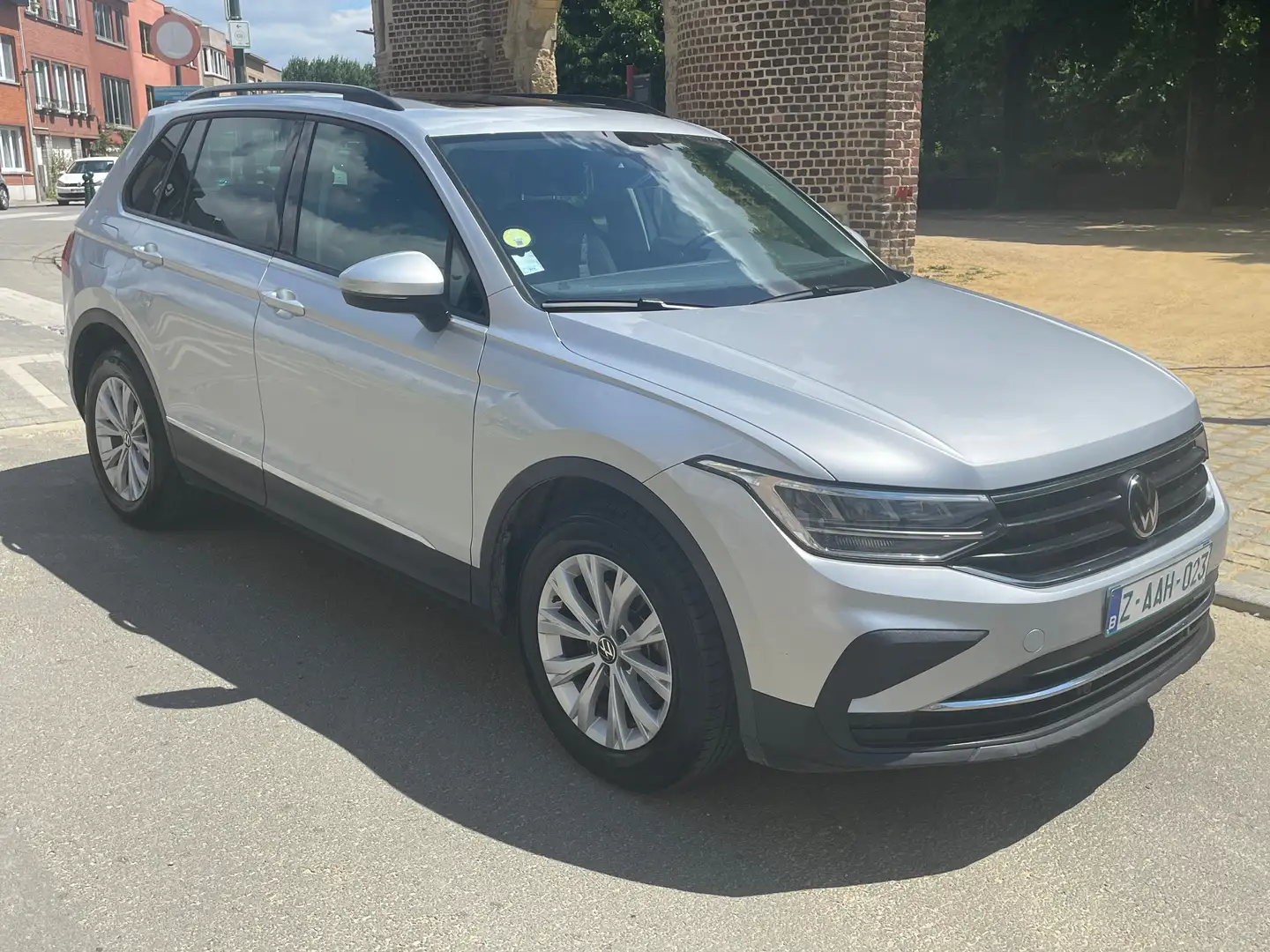 Volkswagen Tiguan Tiguan 2.0 TDI BUSINESS DSG NAVI PANO 21500 HTVA Grijs - 1