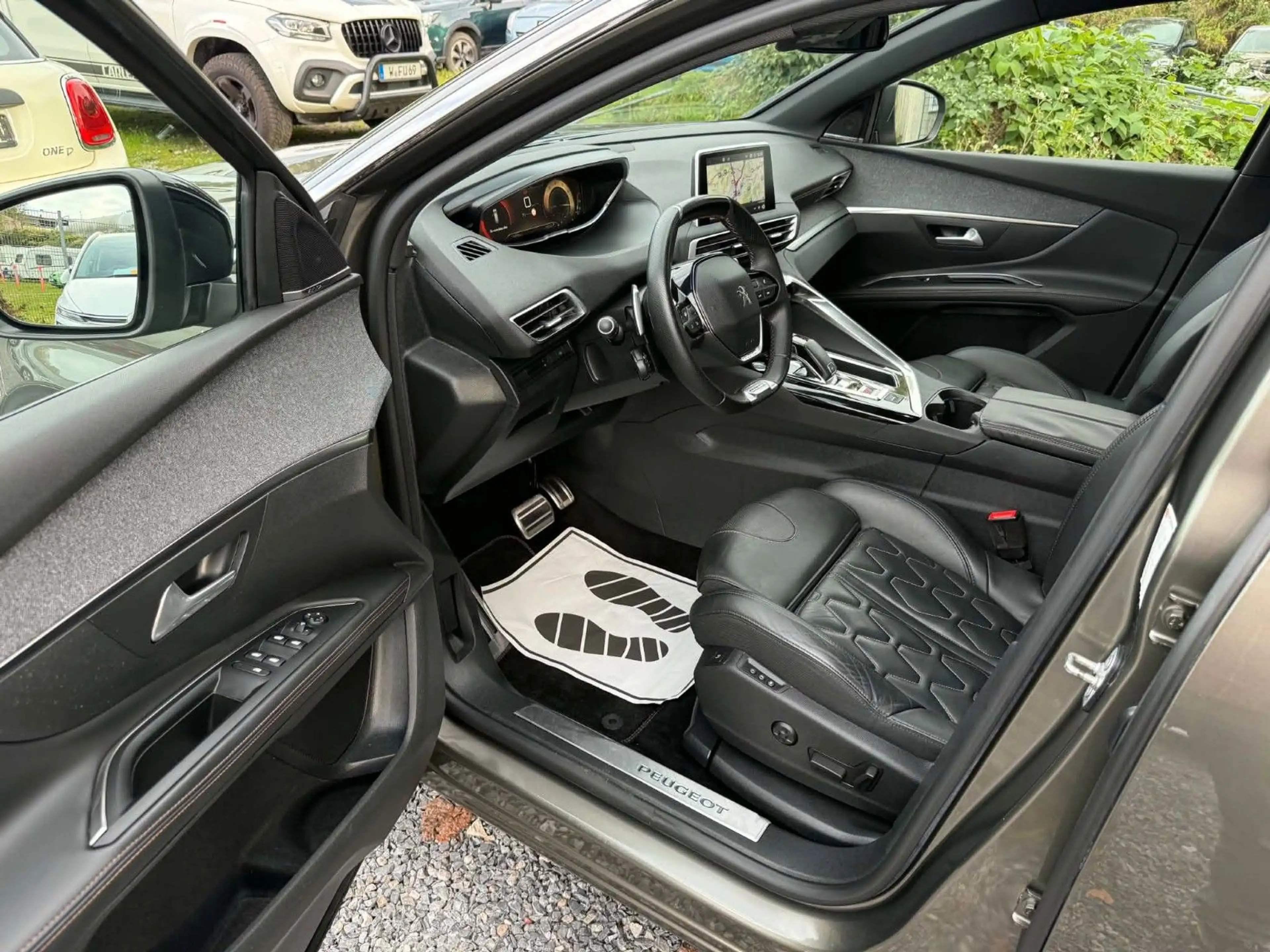 Peugeot 5008 Peugeot 5008 1.6 THP GT Line*7 Sitzer*Panorama* — photo 9