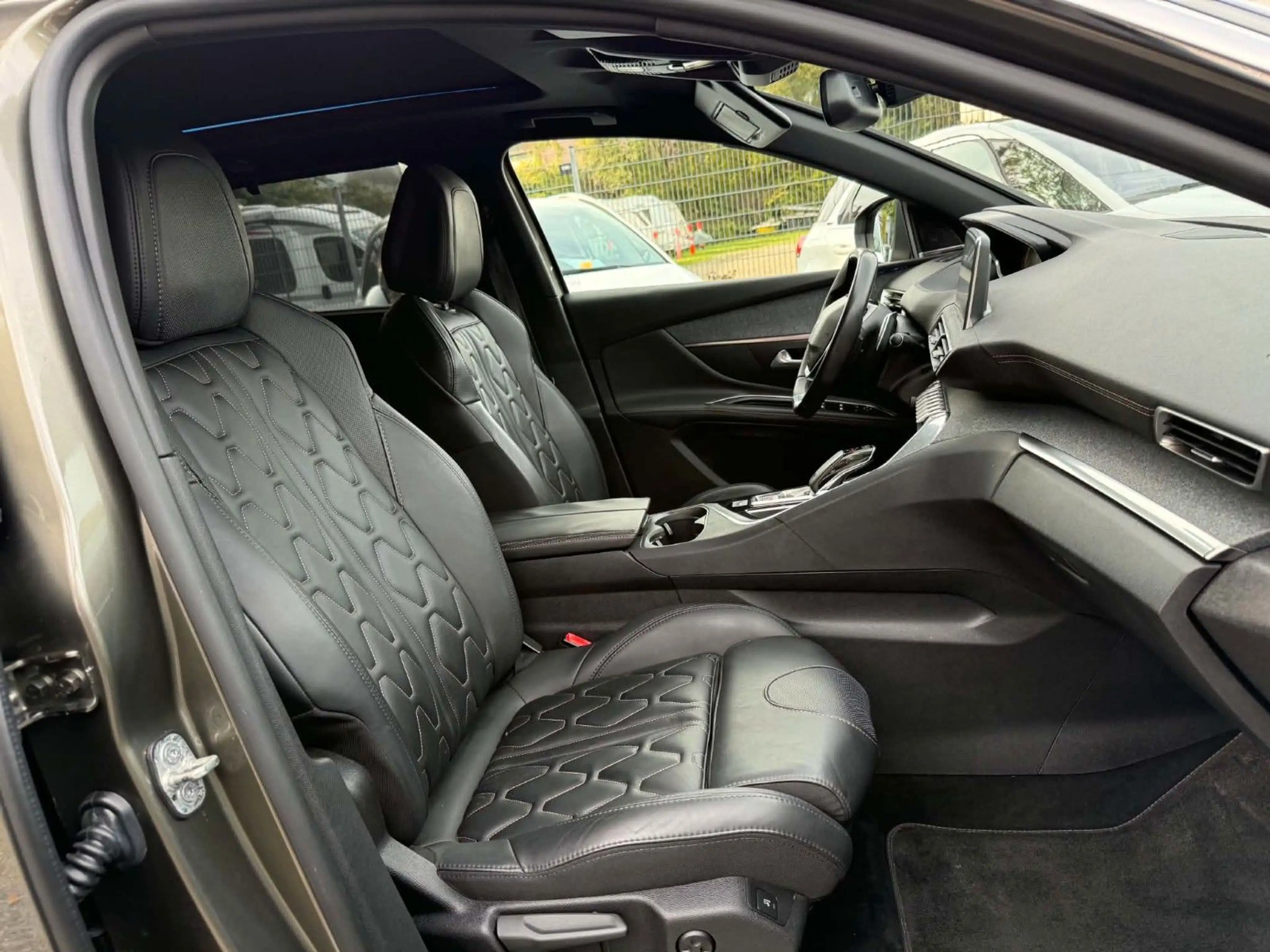 Peugeot 5008 Peugeot 5008 1.6 THP GT Line*7 Sitzer*Panorama* — photo 13