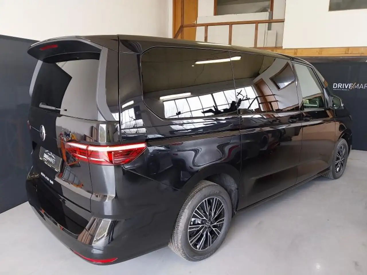 Volkswagen T7 Multivan Life LONG 13