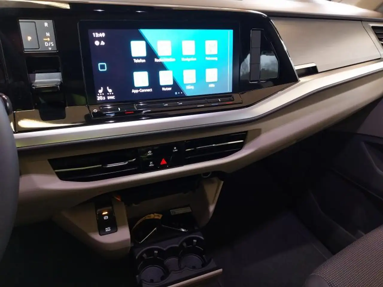 Volkswagen T7 Multivan Life LONG 8