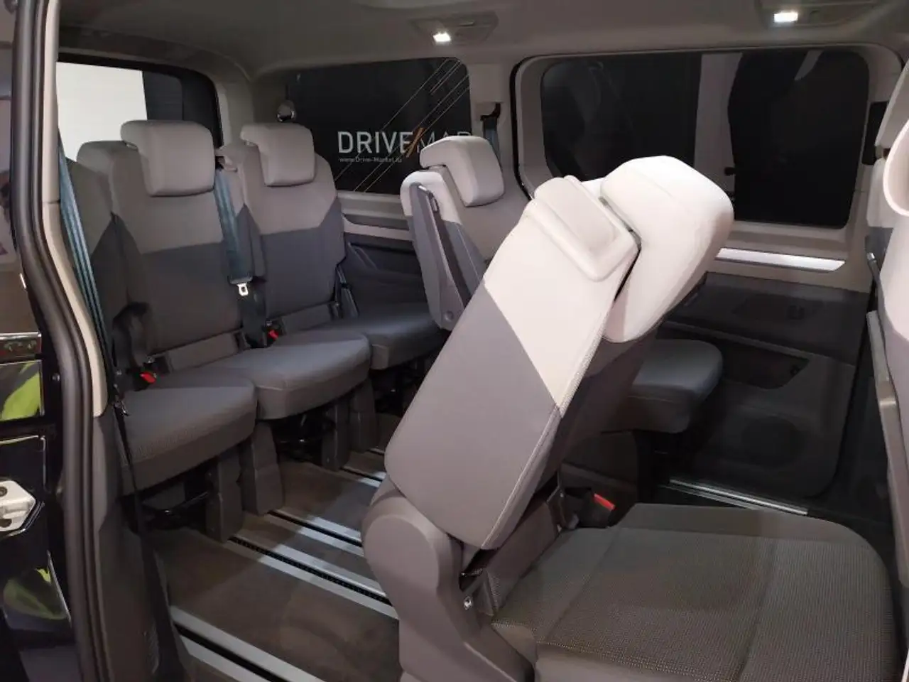 Volkswagen T7 Multivan Life LONG 4
