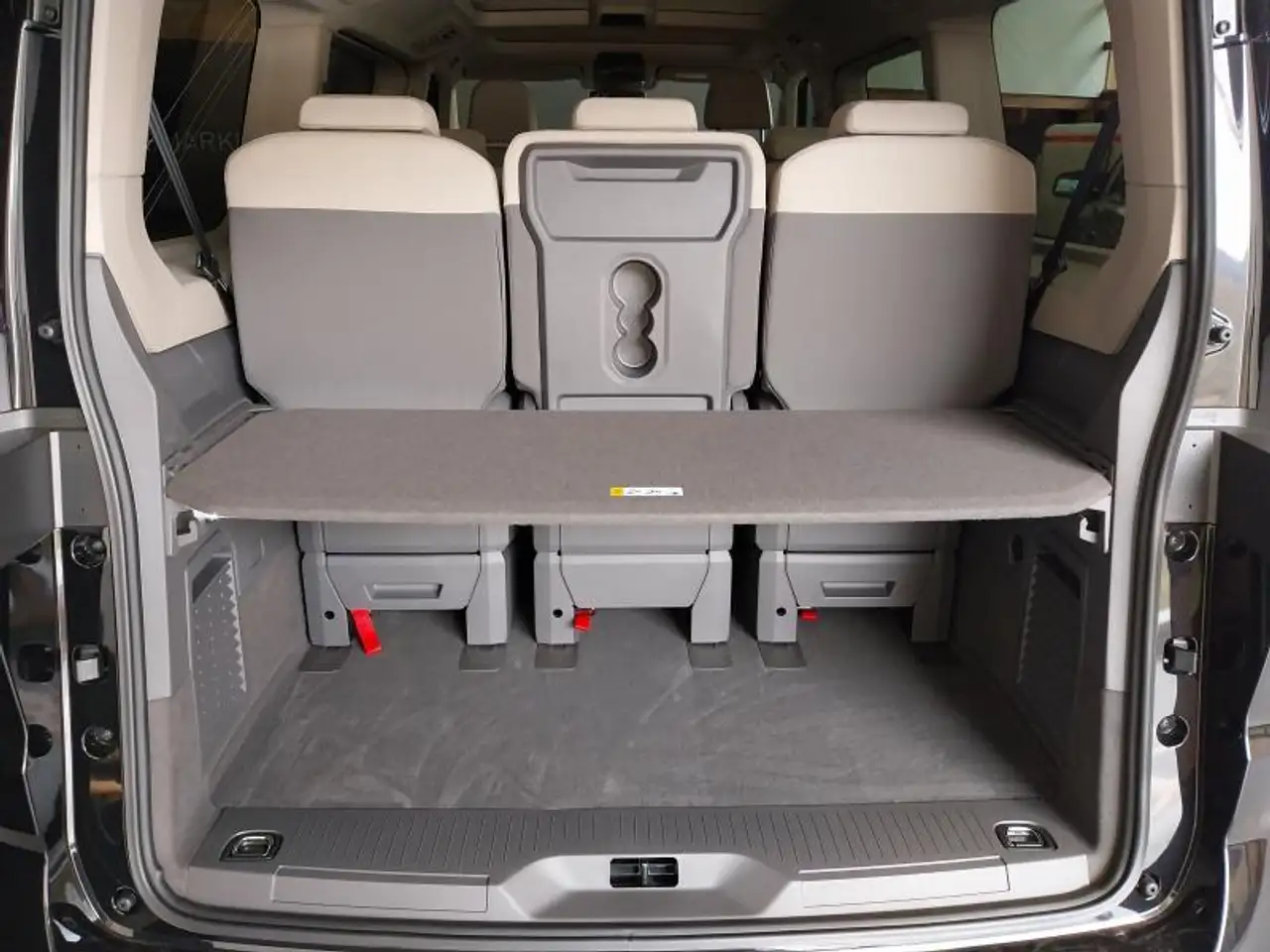 Volkswagen T7 Multivan Life LONG 9