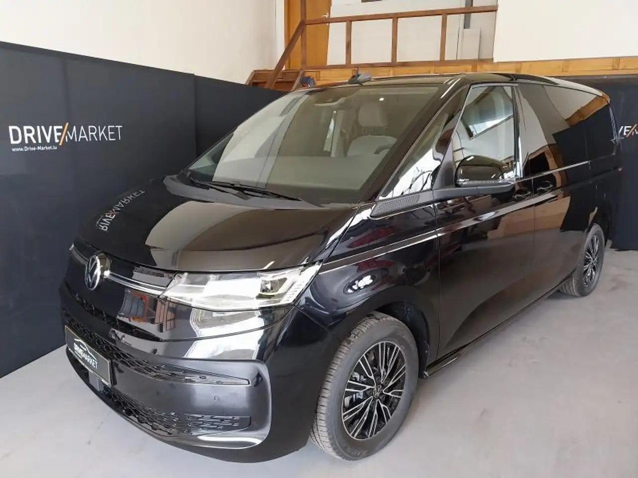 Volkswagen T7 Multivan Life LONG 5