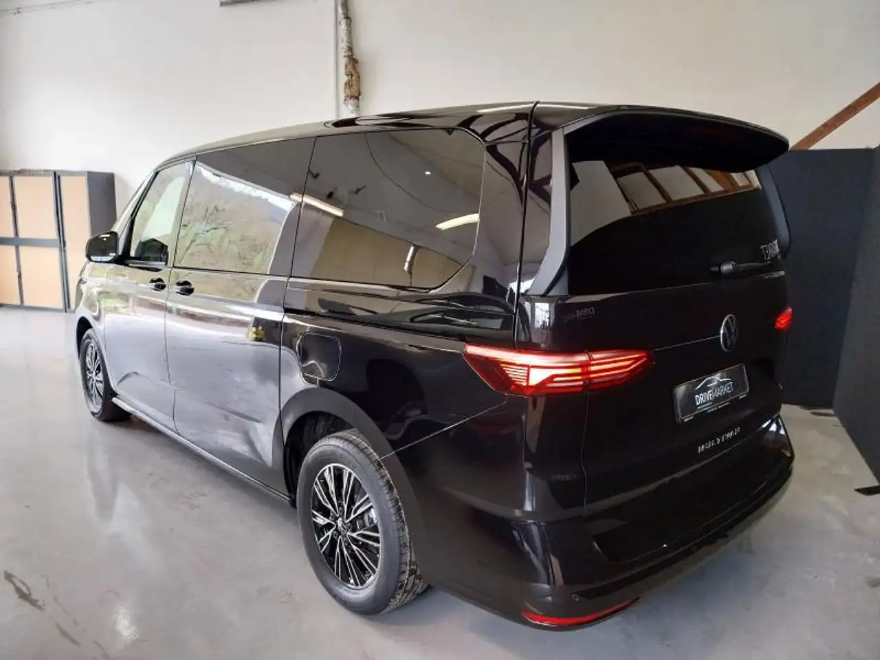 Volkswagen T7 Multivan Life LONG 3