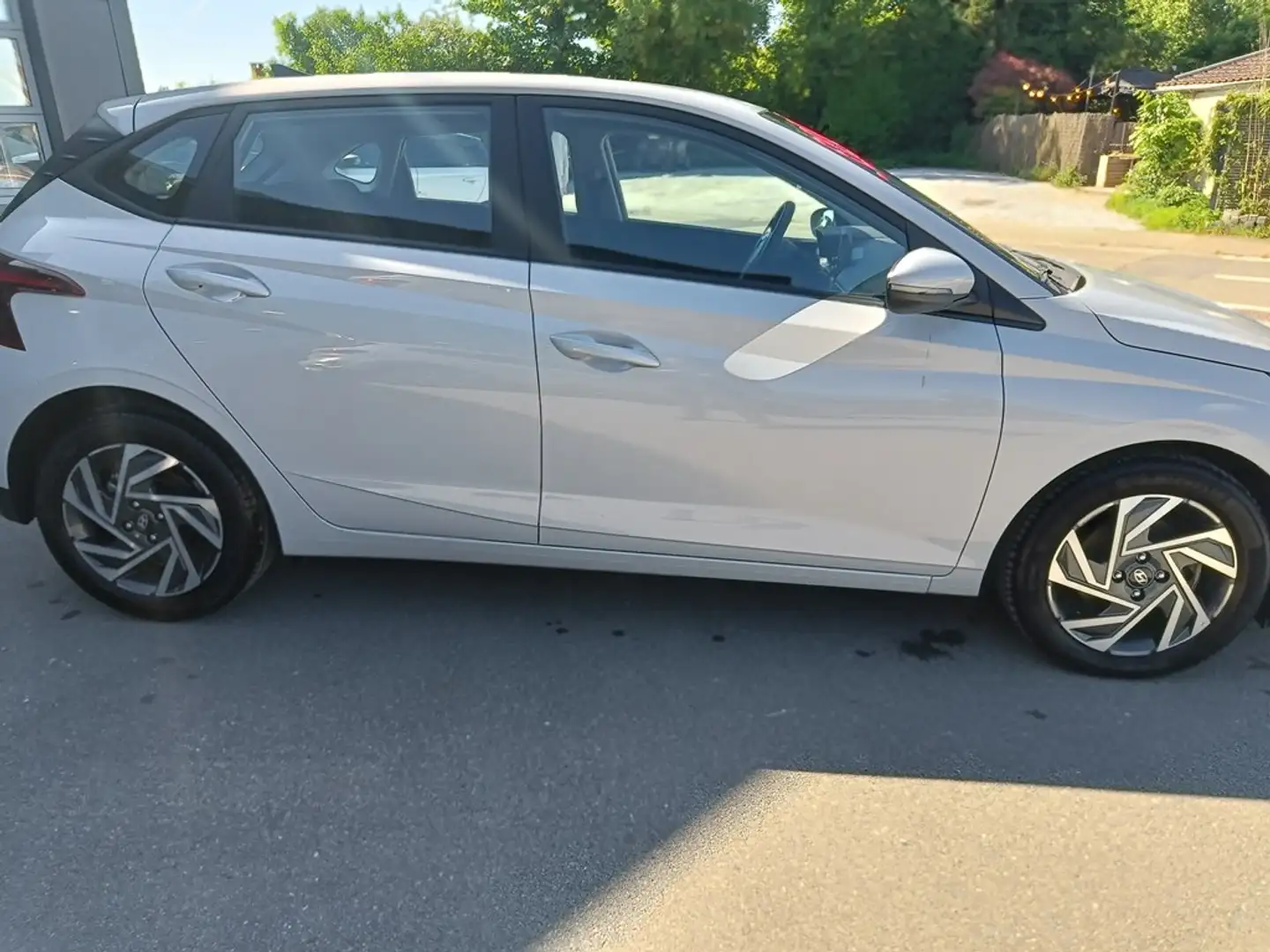 Hyundai i20 T-GDi Twist#1 7DCT (Site de Wavre 010/81.83.50) Gris - 2