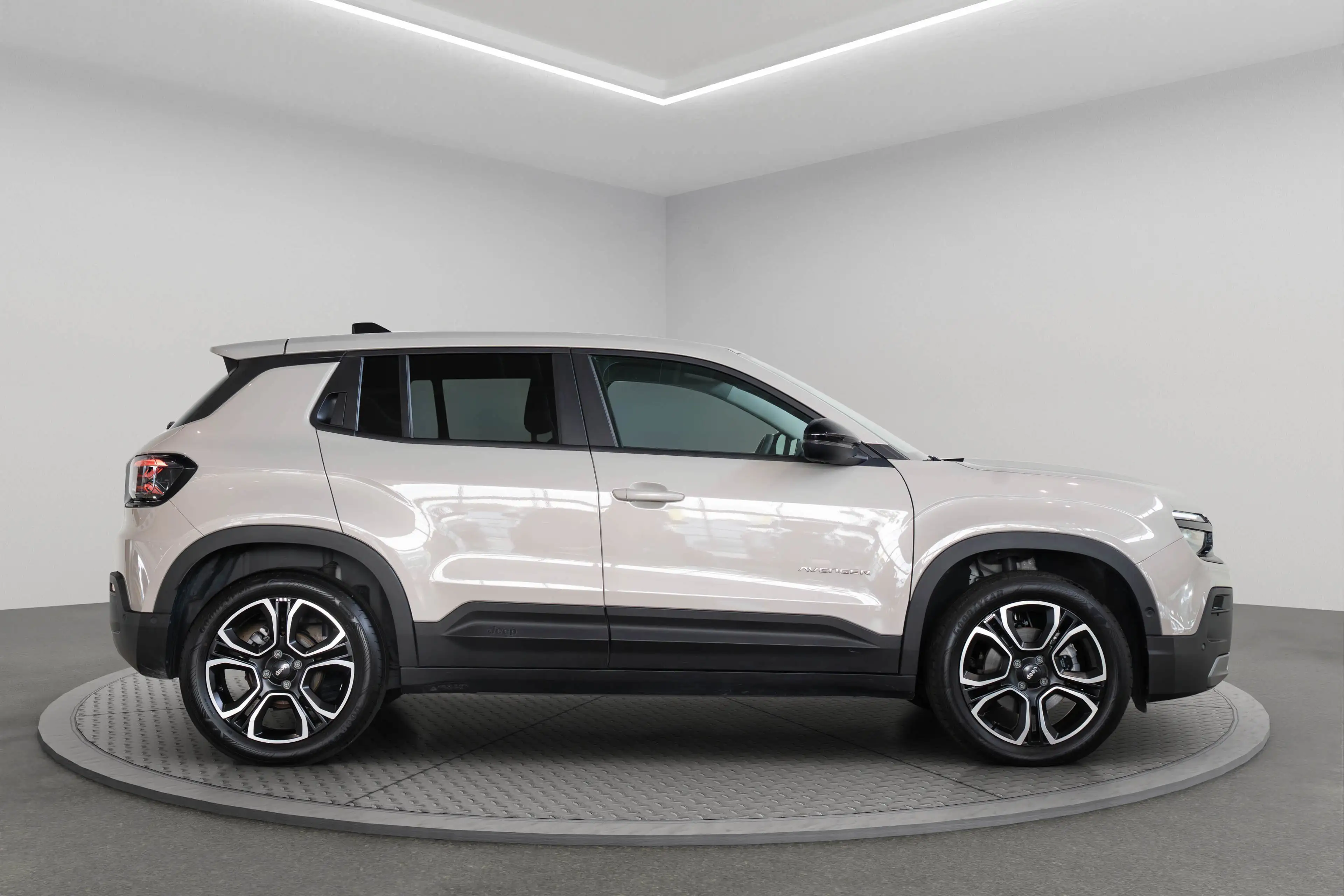 Jeep Avenger 1.2 e-Hybrid Summit | Camera | Elektrische Achterk — photo 6