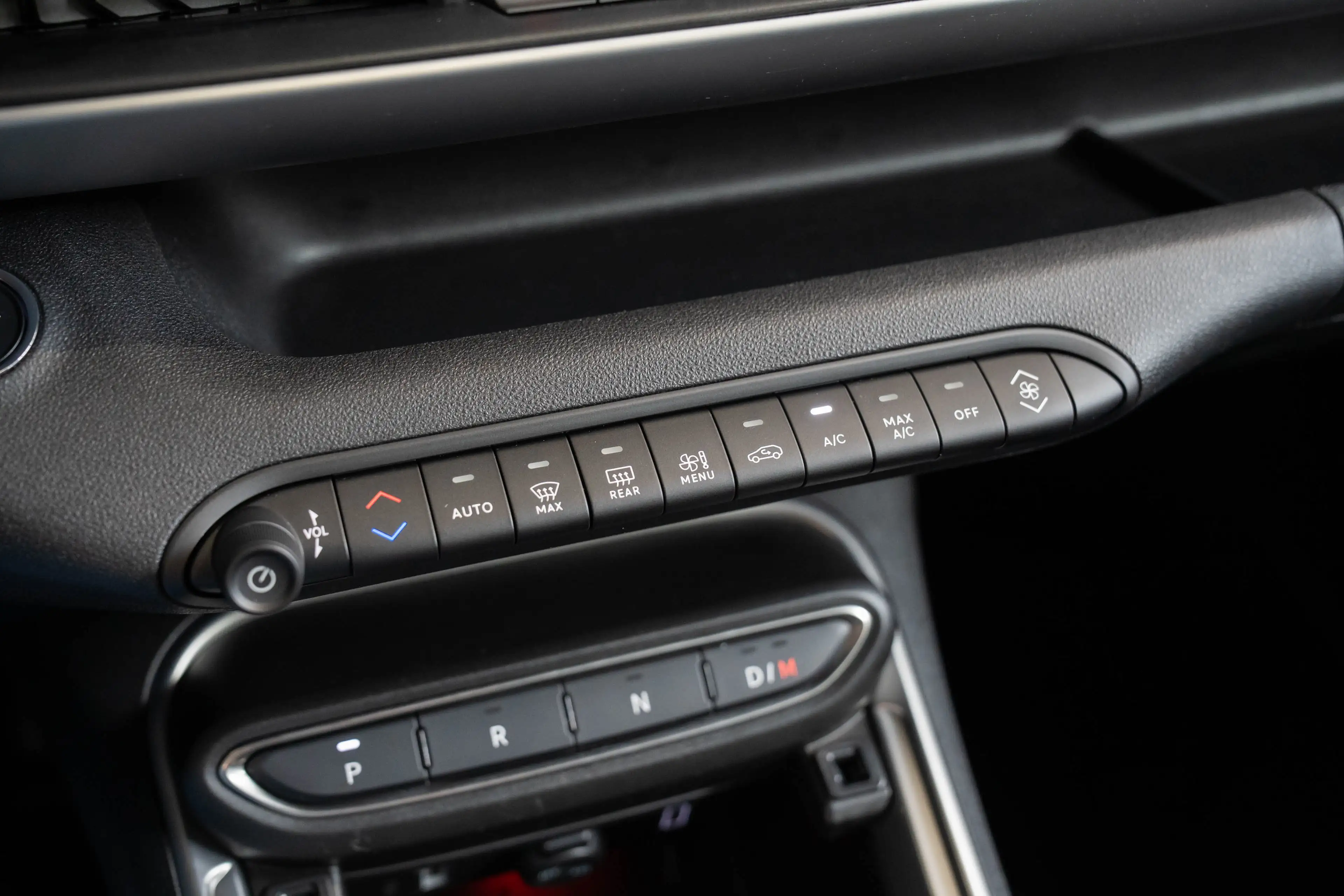 Jeep Avenger 1.2 e-Hybrid Summit | Camera | Elektrische Achterk — photo 28