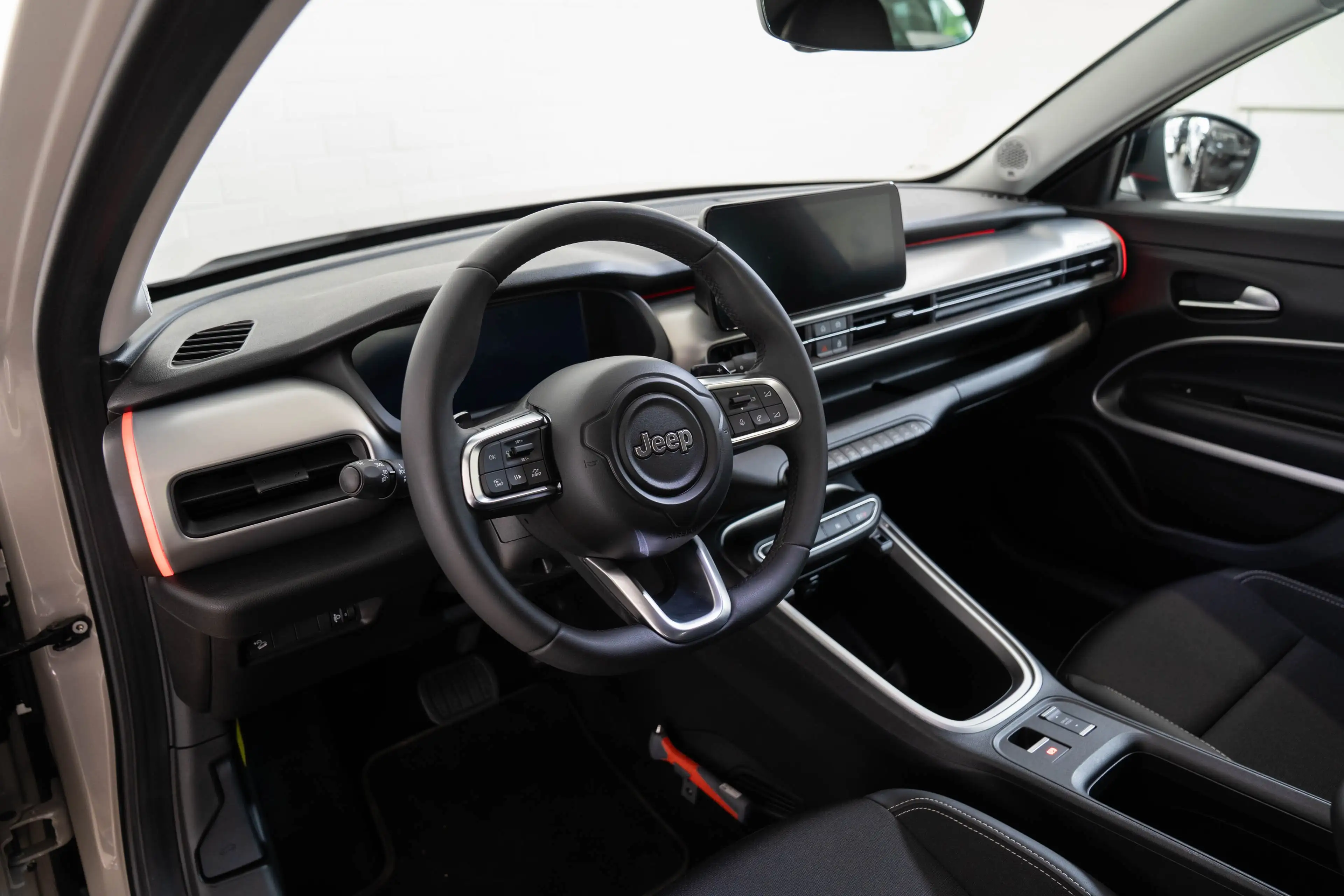 Jeep Avenger 1.2 e-Hybrid Summit | Camera | Elektrische Achterk — photo 15