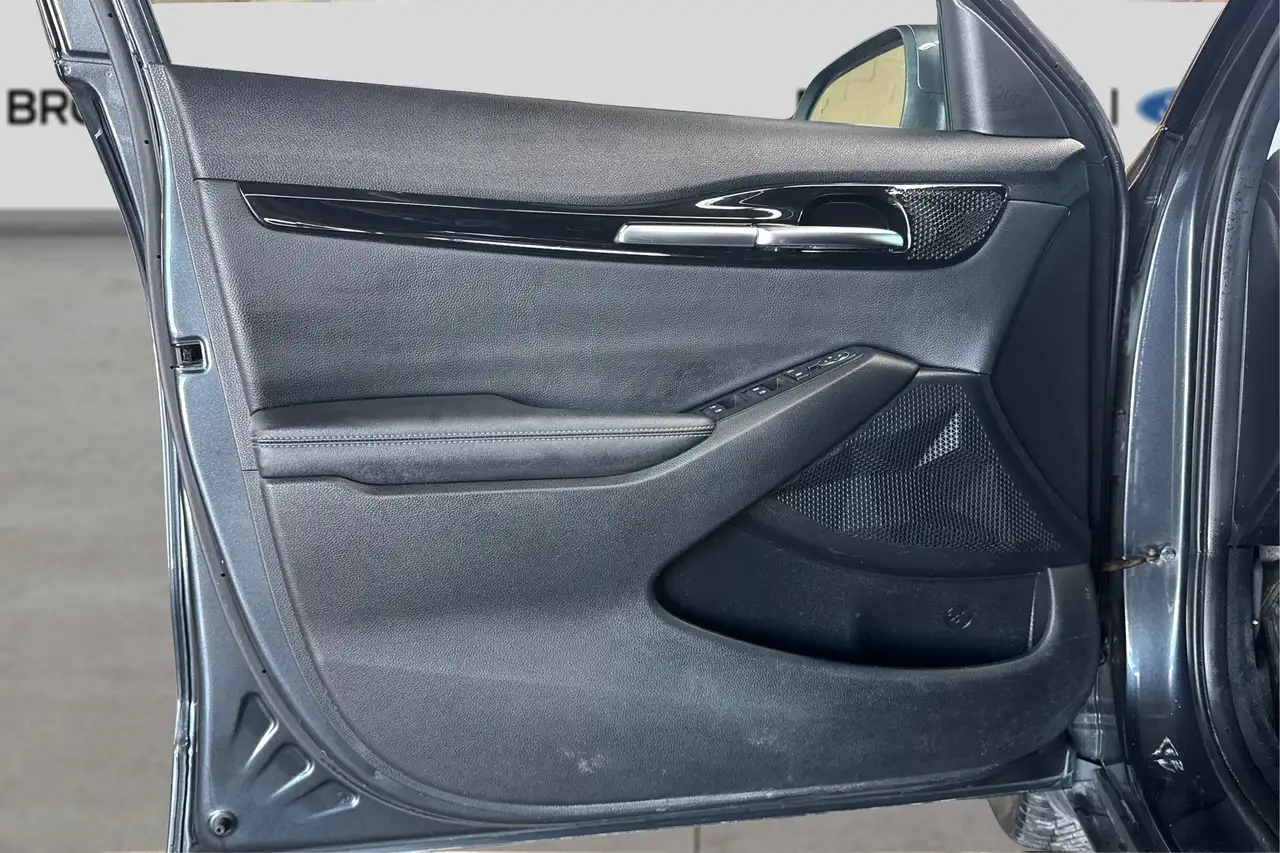 Kia Seltos снимка Kia Seltos