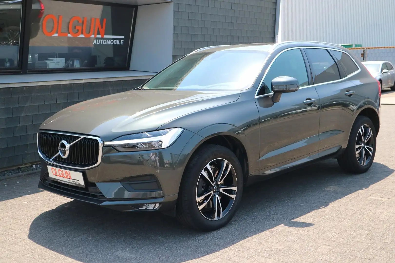 Volvo XC60 Momentum Pro 2WD *19"*NAVI*LED*SD*HUD* Gris - 1