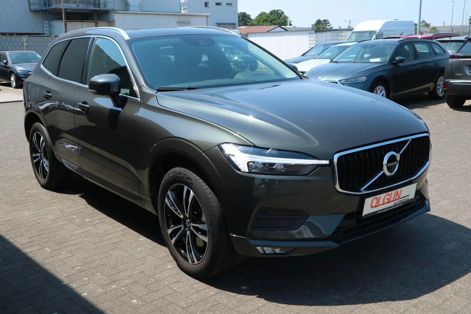 Volvo XC60 Momentum Pro 2WD *19"*NAVI*LED*SD*HUD* Gris - 2