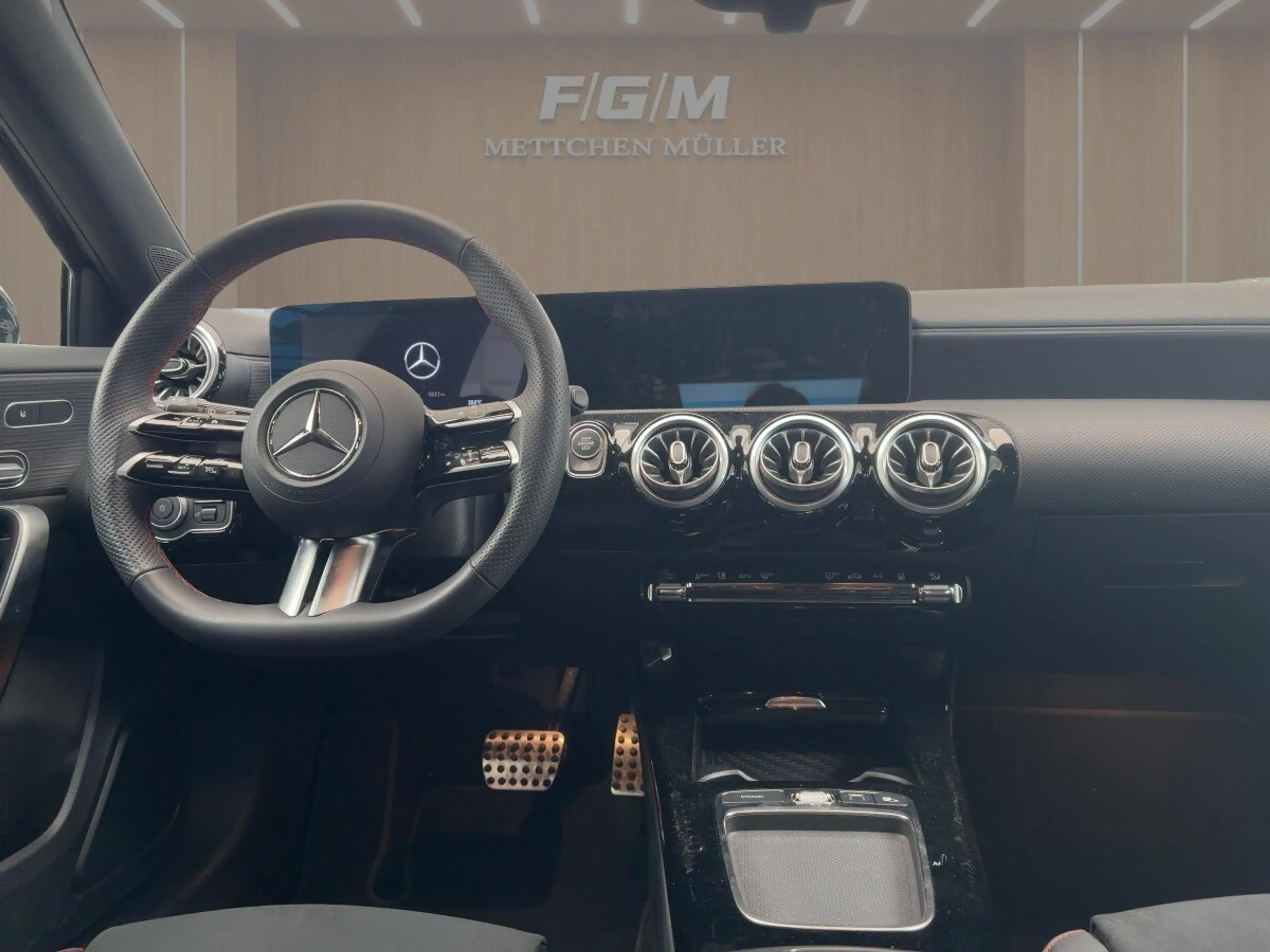 Mercedes-Benz A 180 A 180 Kompaktlimousine AMG-LINE+CARPLAY+R.KAMERA+ — photo 8