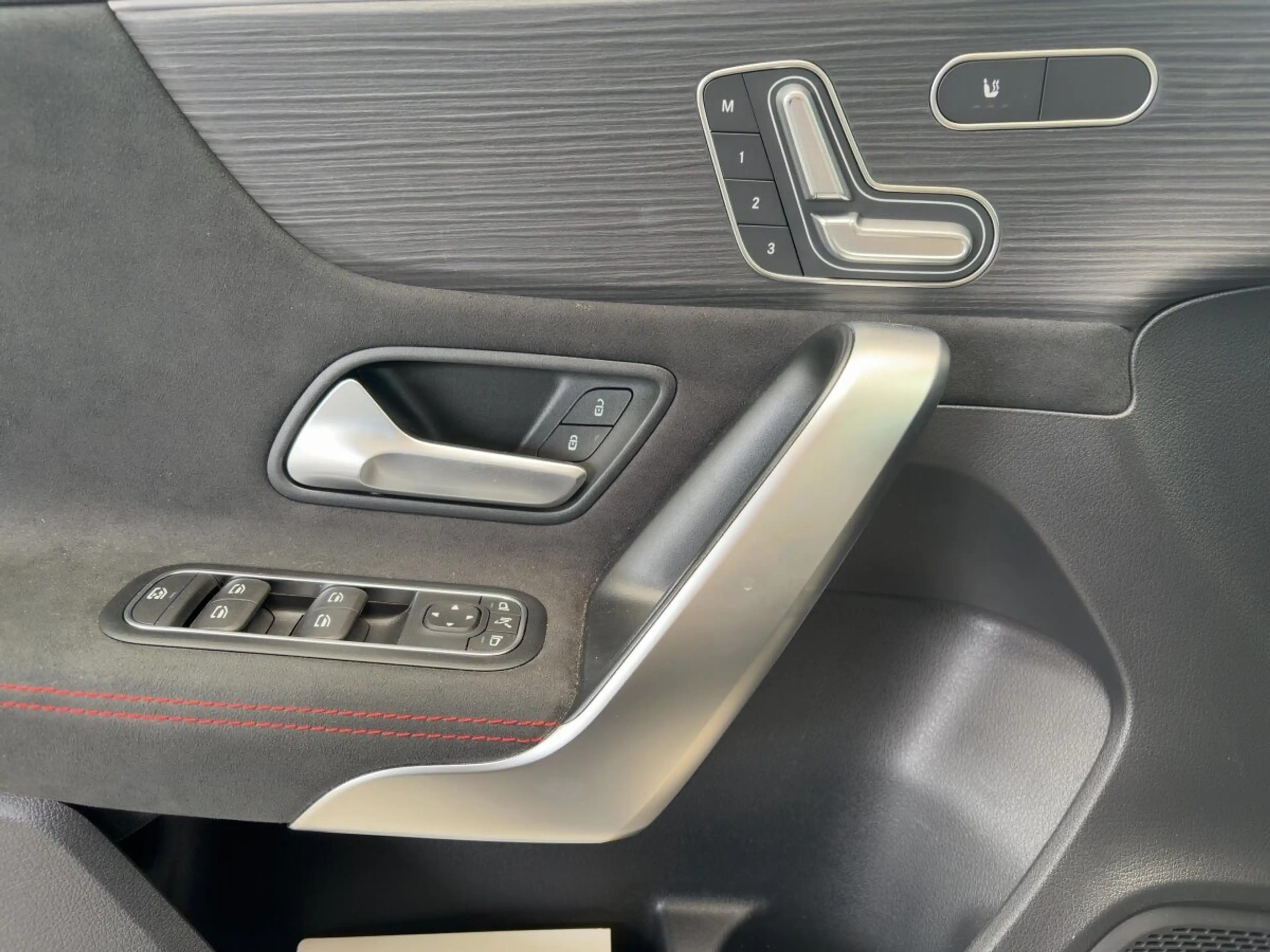 Mercedes-Benz A 180 A 180 Kompaktlimousine AMG-LINE+CARPLAY+R.KAMERA+ — photo 13