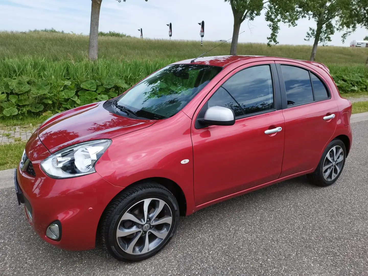 Nissan Micra 1.2 Connect Edition N-TEC ** 5 DRS ** NAVI ** Crui Rouge - 2