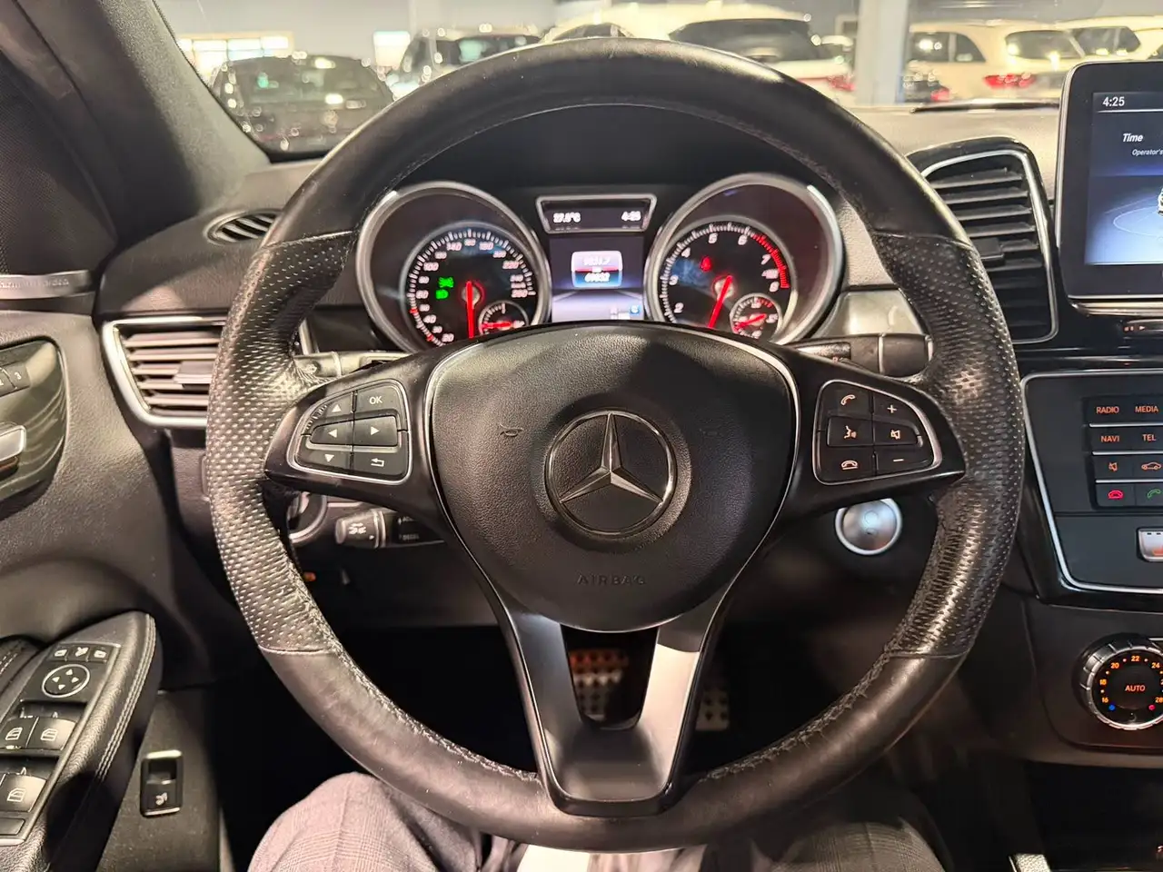 Mercedes-Benz GLE снимка Mercedes-Benz GLE