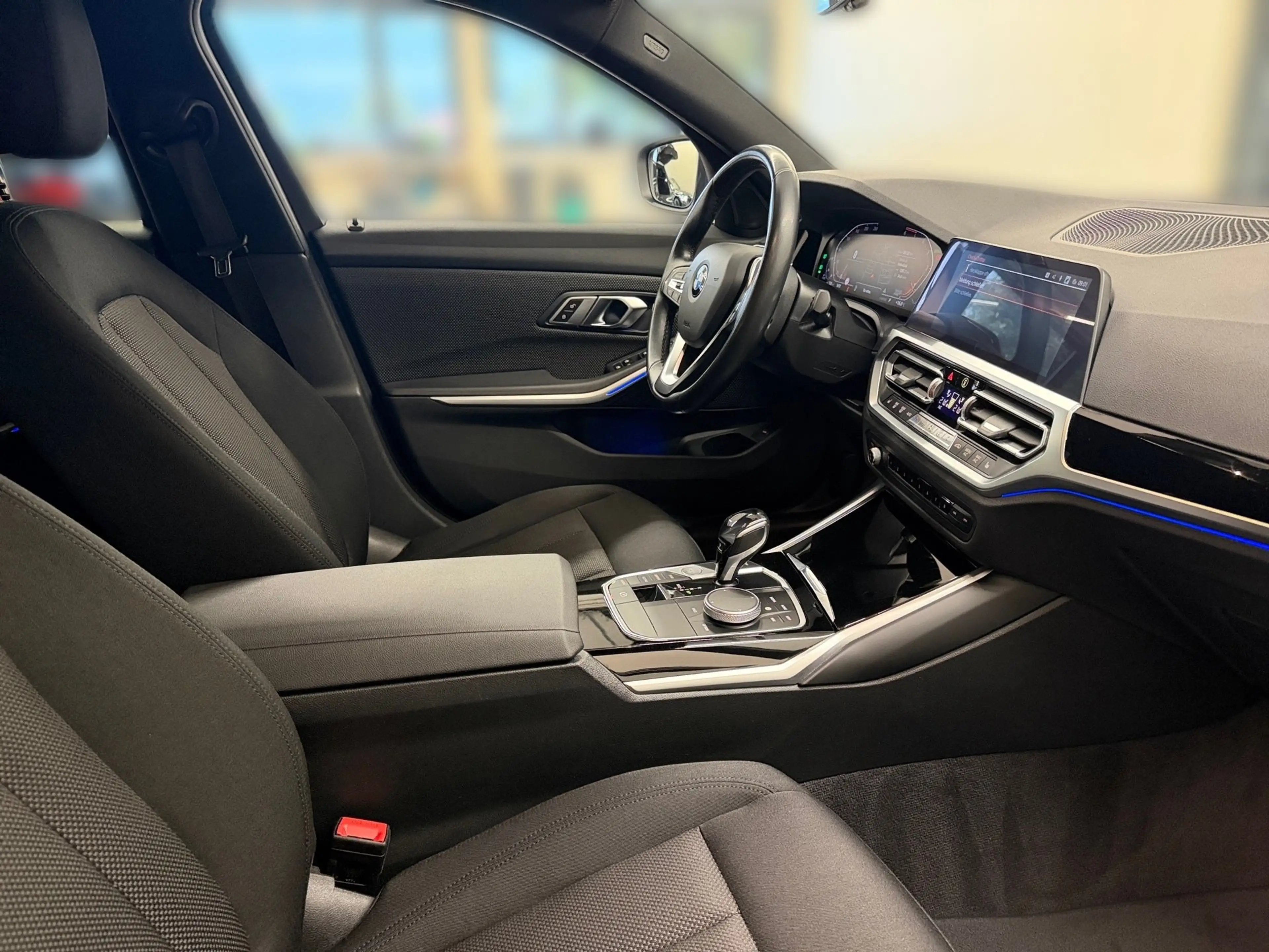 BMW 318 d — photo 12