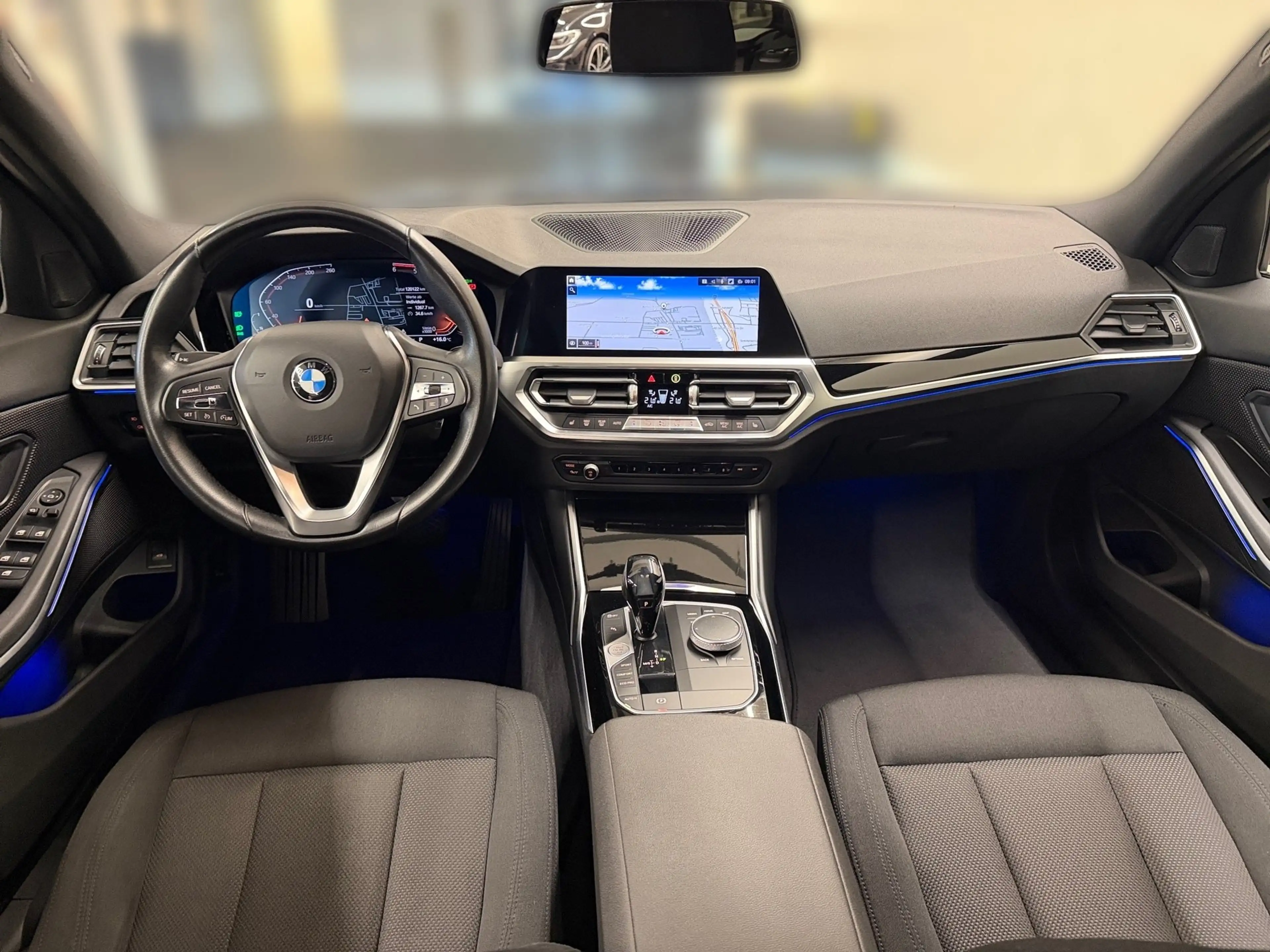 BMW 318 d — photo 8