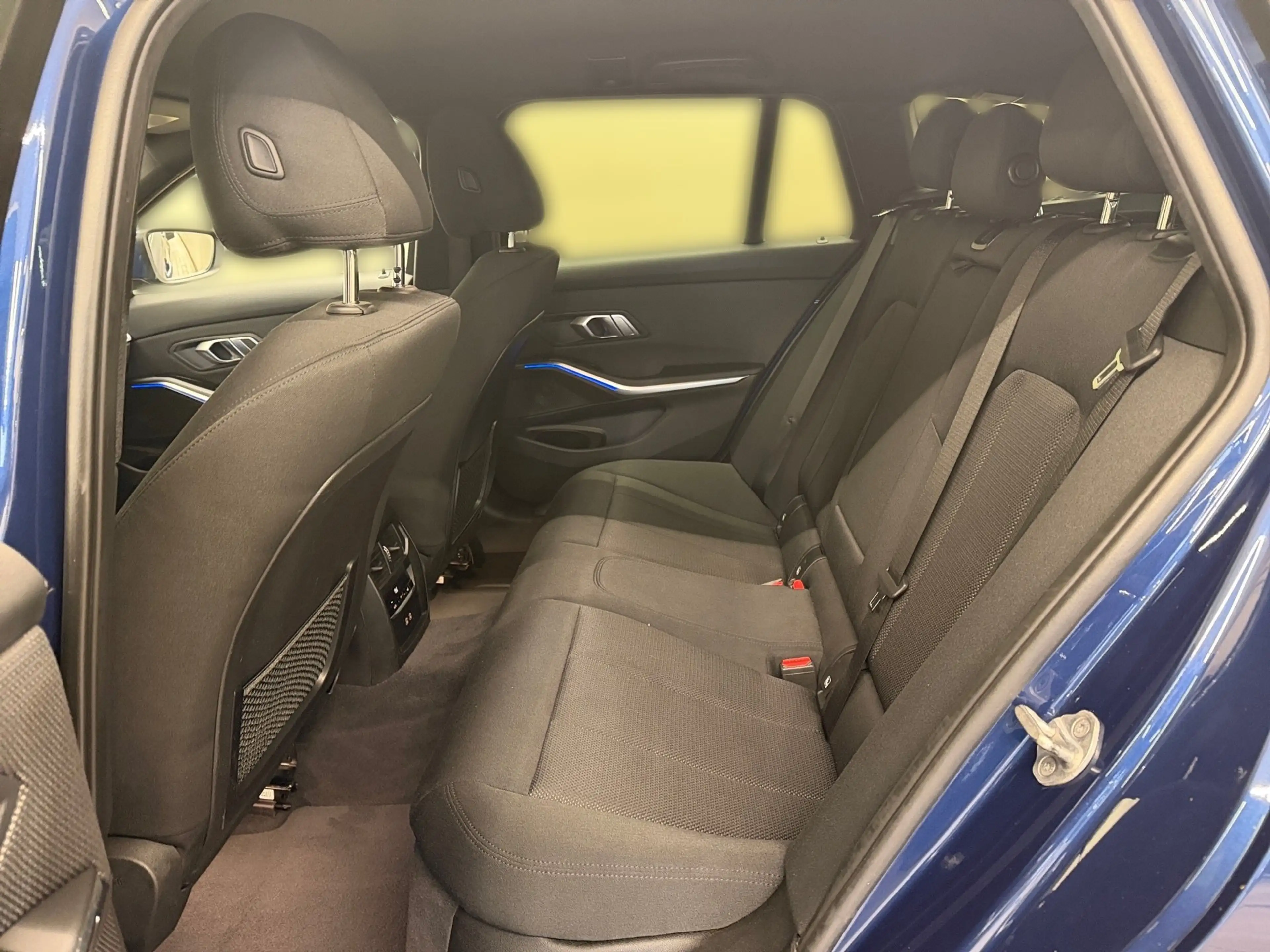 BMW 318 d — photo 6