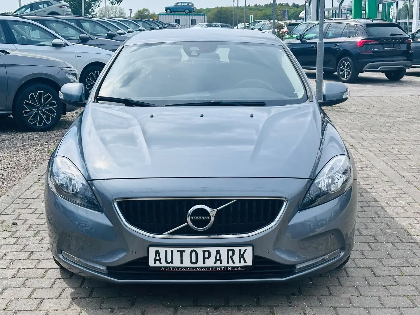Volvo V40 *1.HAND*TEMPOMAT*SHZ*PDC* Grau - 2