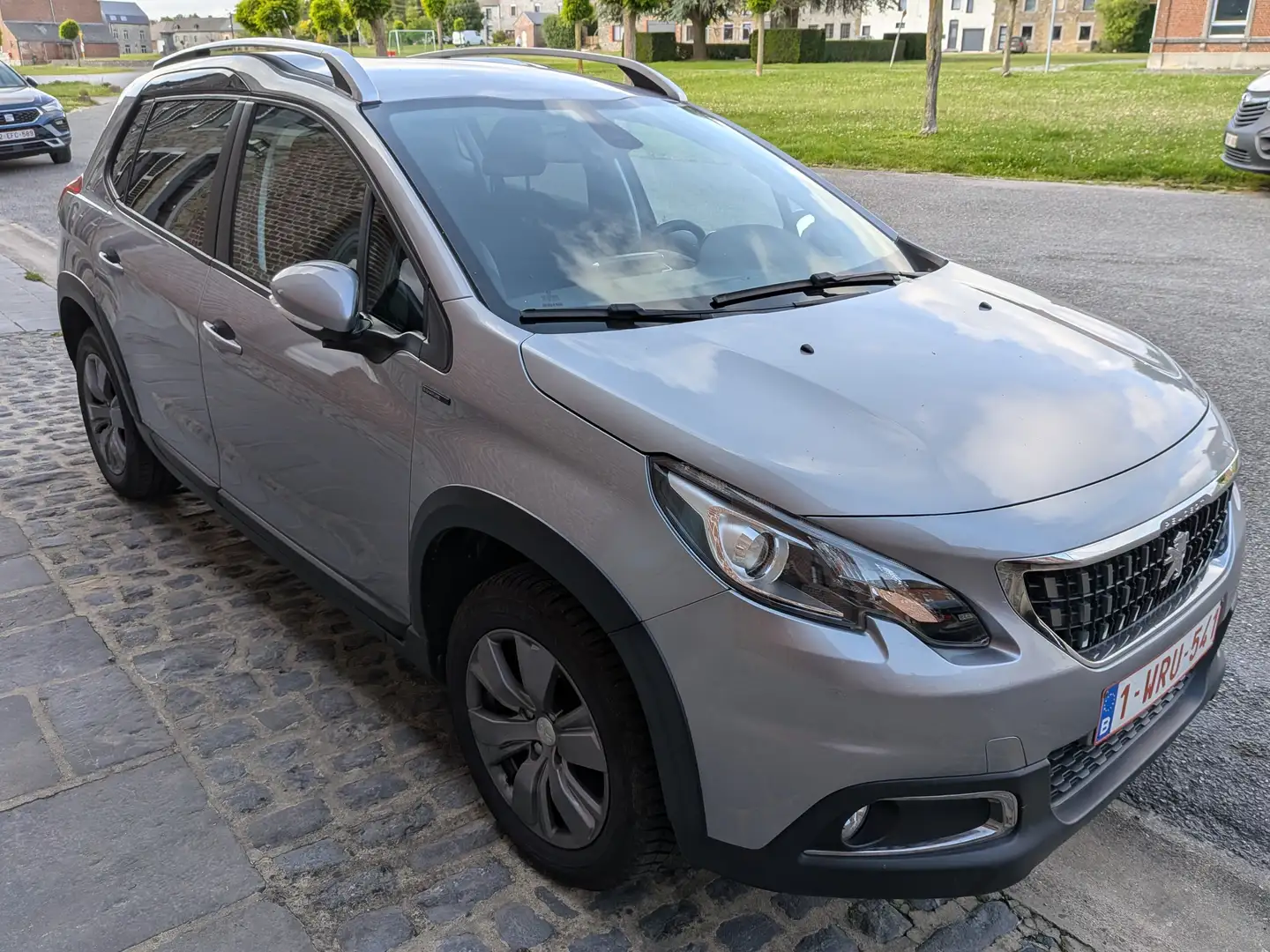 Peugeot 2008 2008 1.2i PureTech Signature S Grey - 1