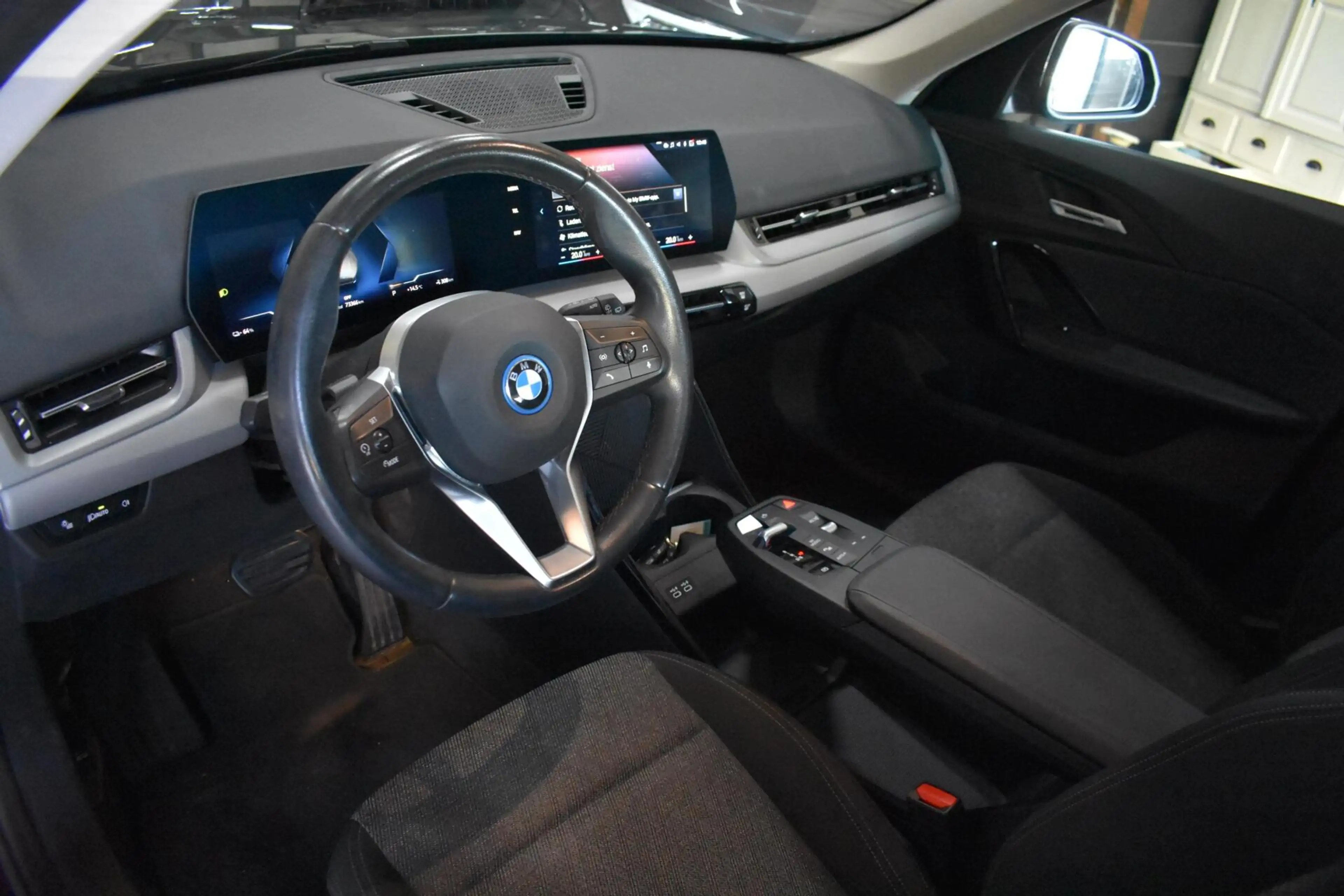 BMW iX1 xDrive30 Launch Edition 67 kWh | 100% SOH | Camera — photo 9