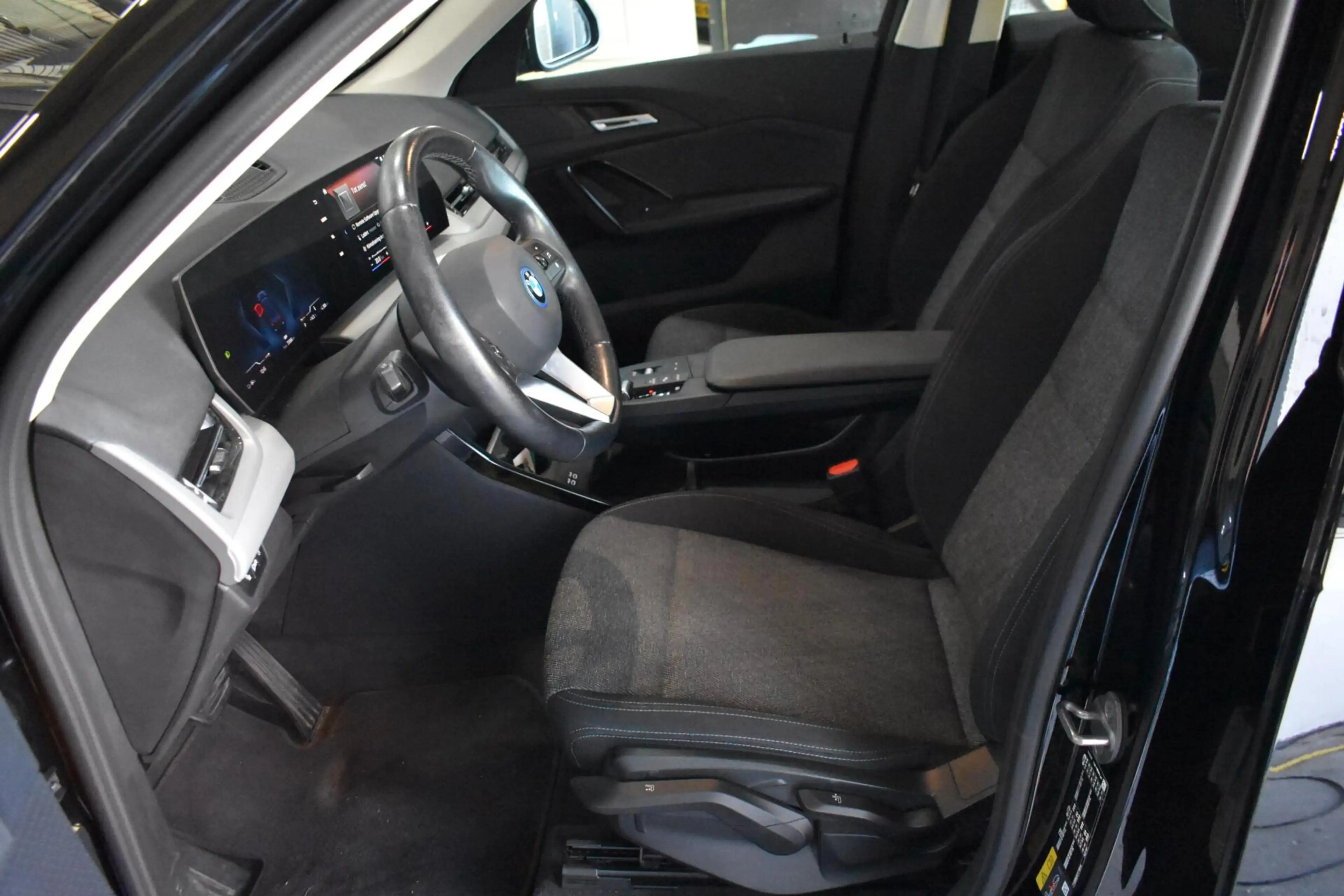 BMW iX1 xDrive30 Launch Edition 67 kWh | 100% SOH | Camera — photo 6