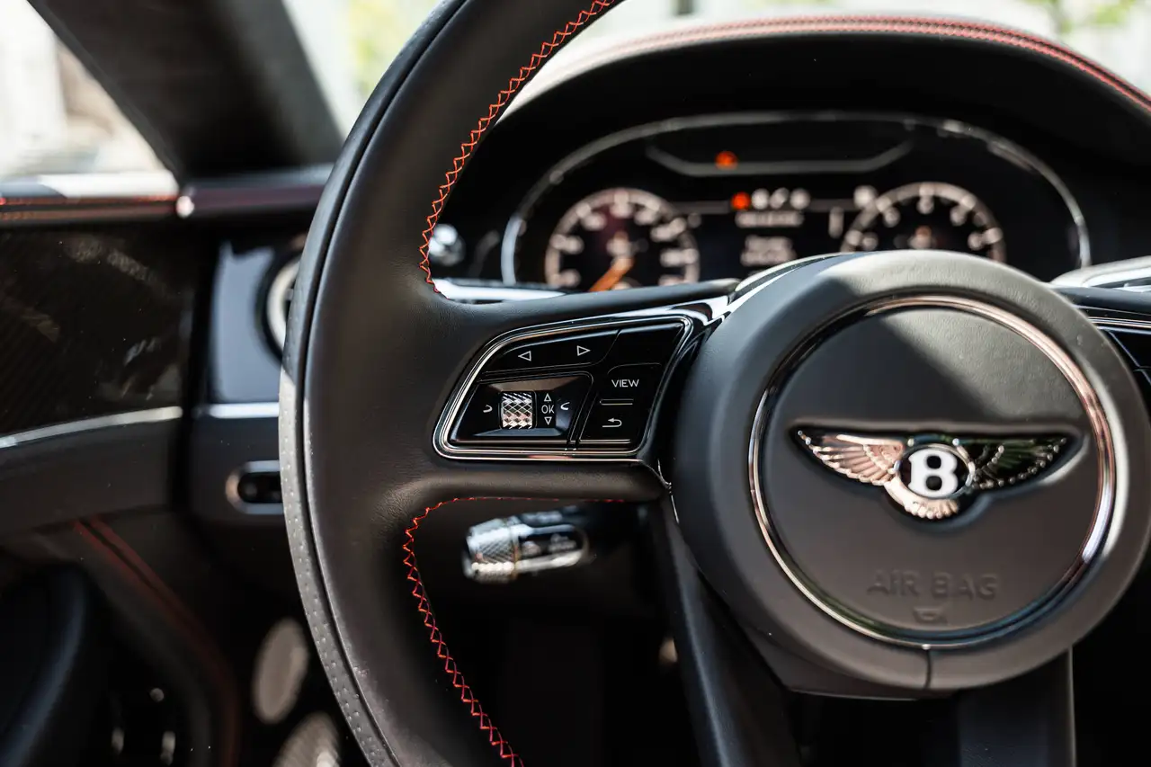 Bentley Continental GT 2023 — фото 28
