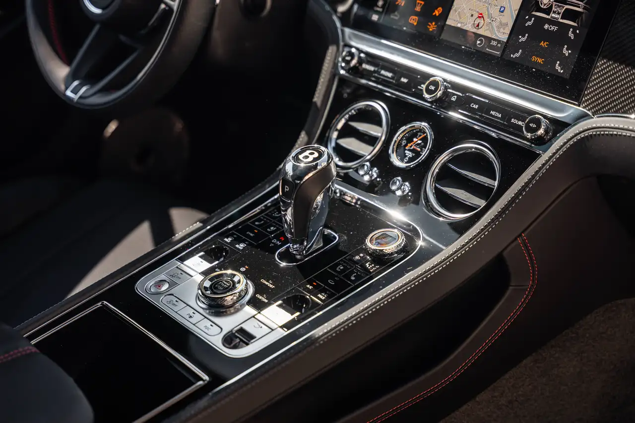 Bentley Continental GT 2023 — фото 26