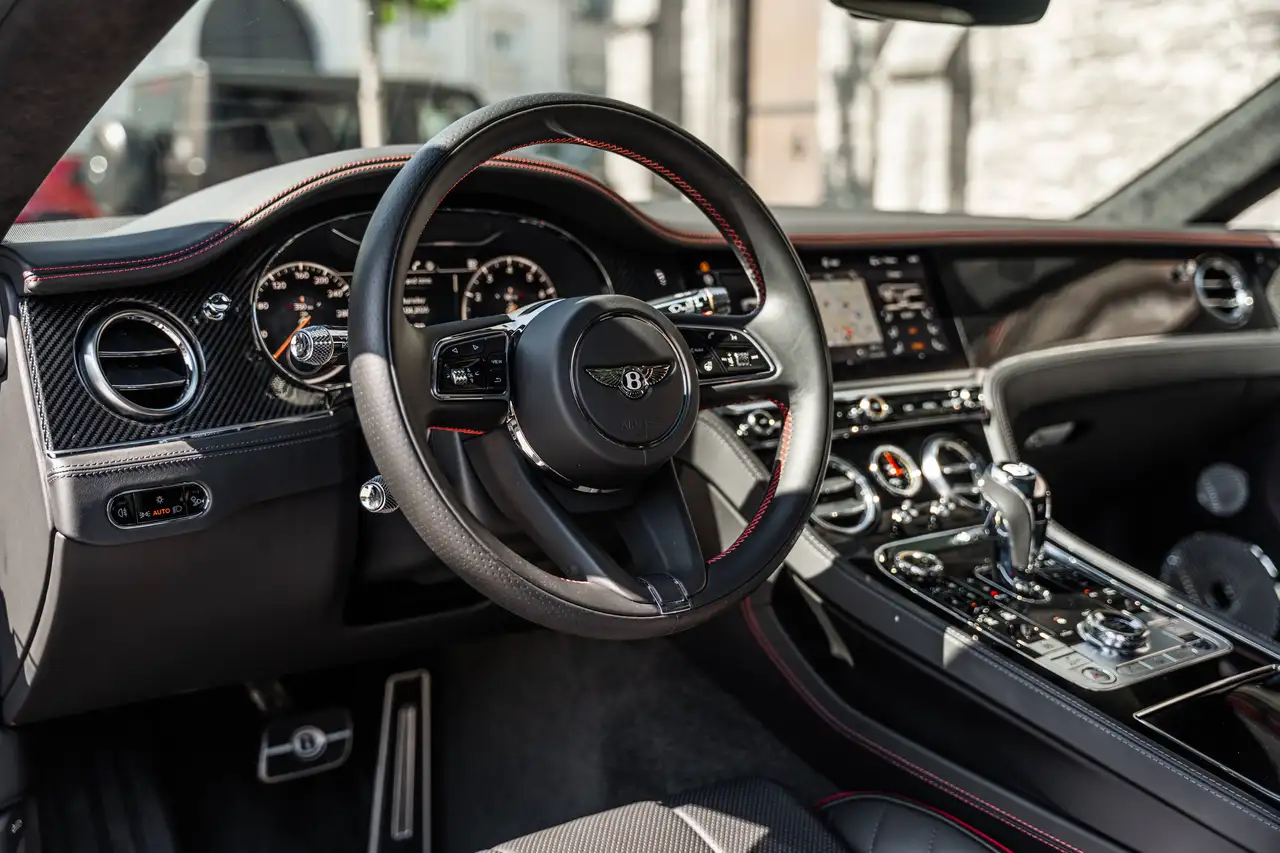 Bentley Continental GT 2023 — фото 13