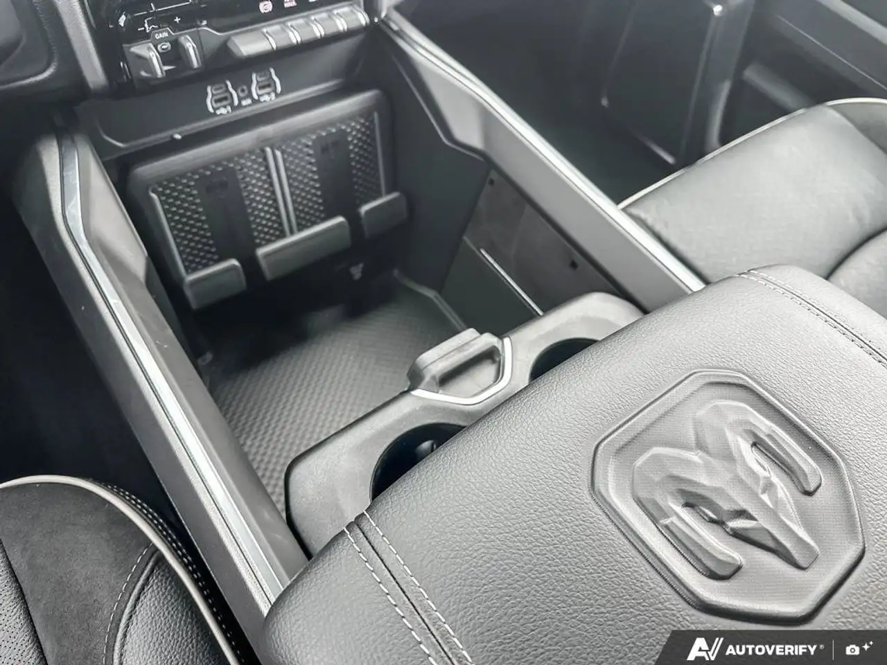 RAM 3500 снимка RAM 3500