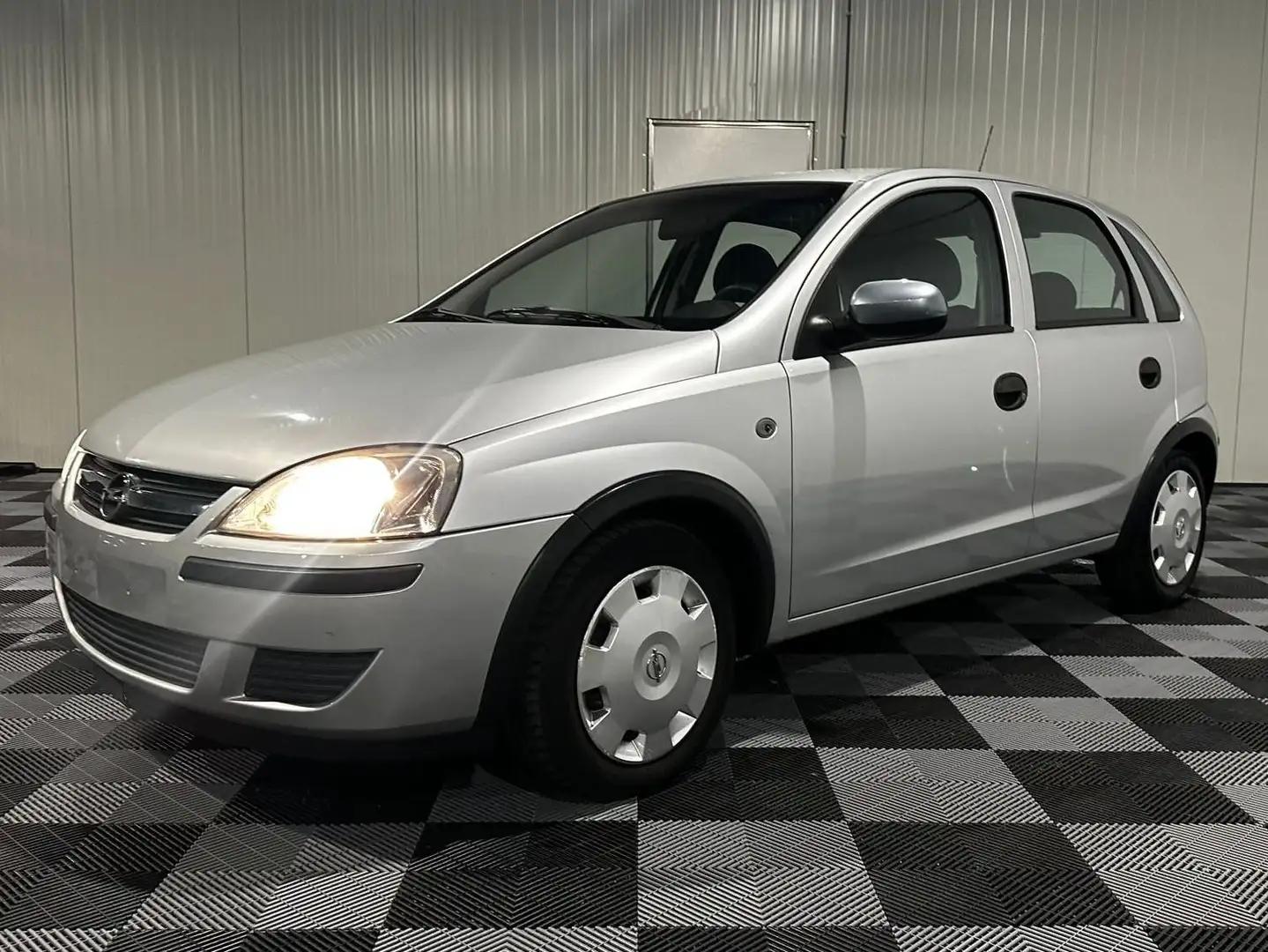 Opel Corsa 1.2i benzine bj. 2004 117000km Zilver - 2