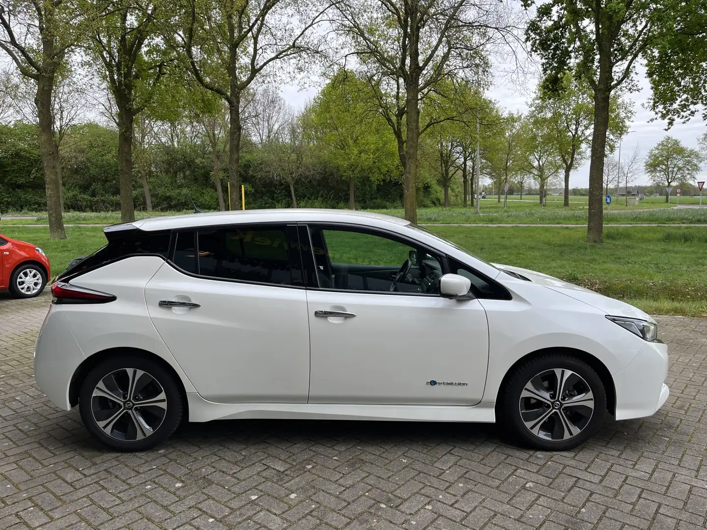 Nissan Leaf N-Connecta 40 kWh | NAVIGATIE | CARPLAY | 360° CAM Blanc - 2