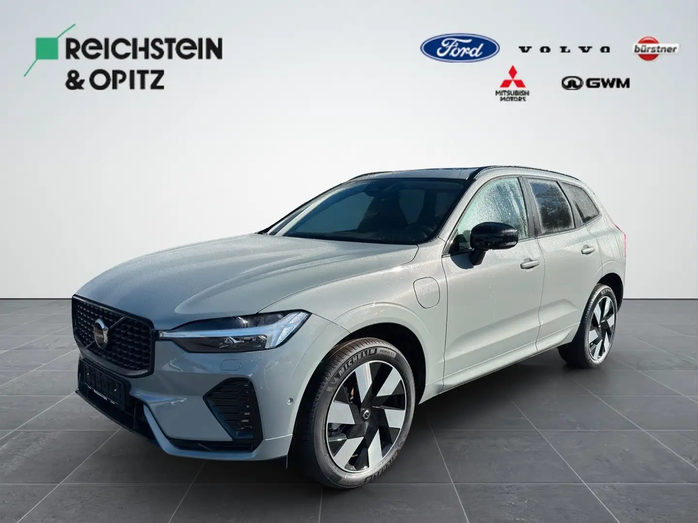 Volvo XC60 T6 Plus Dark Recharge Plug-In Hybrid AWD Grau - 1