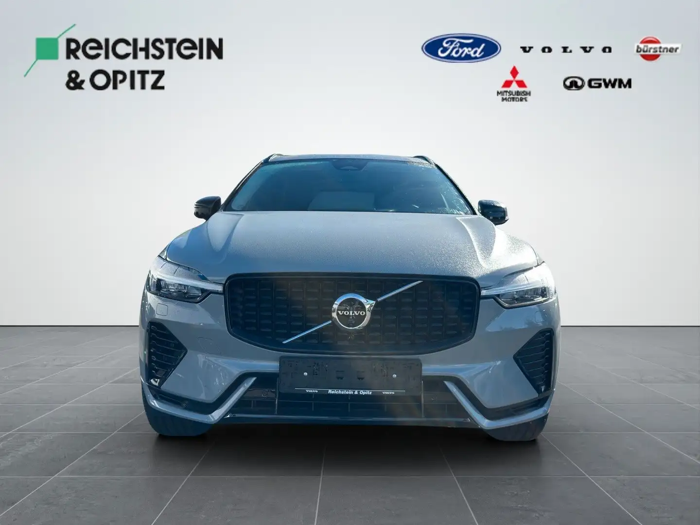 Volvo XC60 T6 Plus Dark Recharge Plug-In Hybrid AWD Grau - 2