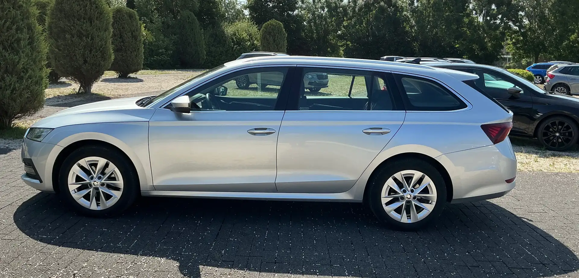 Skoda Octavia Style AHK, NAVI, LED, ACC Silber - 2