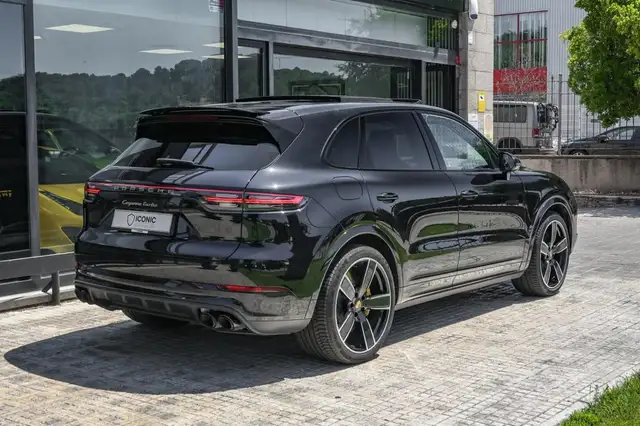 Porsche Cayenne view 5