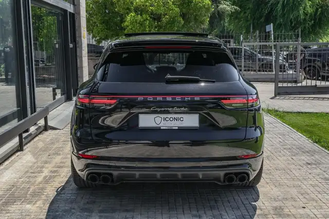 Porsche Cayenne view 7