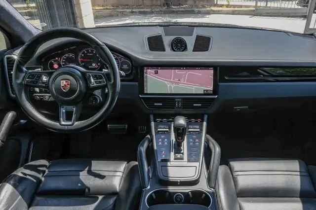 Porsche Cayenne view 14