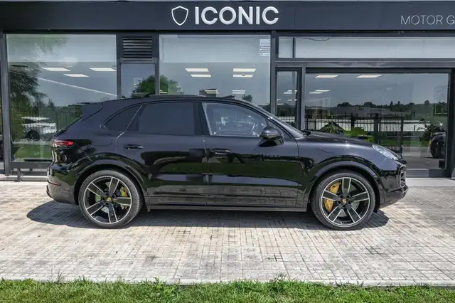 Porsche Cayenne view 4