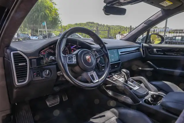 Porsche Cayenne view 13