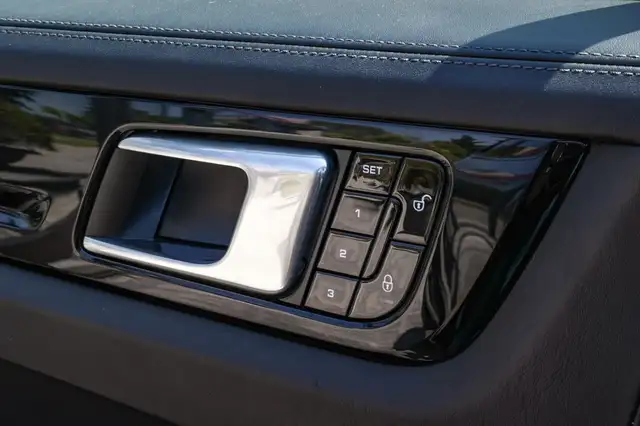 Porsche Cayenne view 11