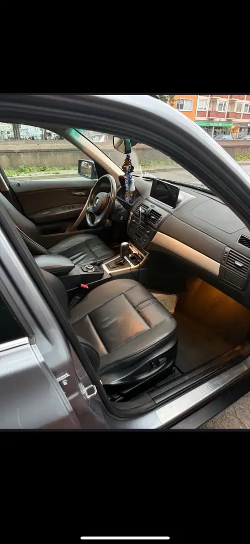 BMW X3 3.0d Grau - 2