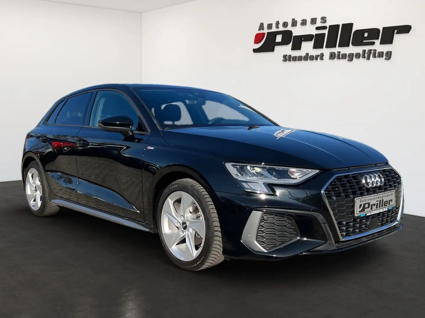 Audi A3 Sportback 30 TFSI S-Line/NAVI/DAB/Virtual/SHZ Negro - 2